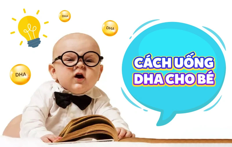 Bé đang được mẹ cho uống DHA dạng giọt