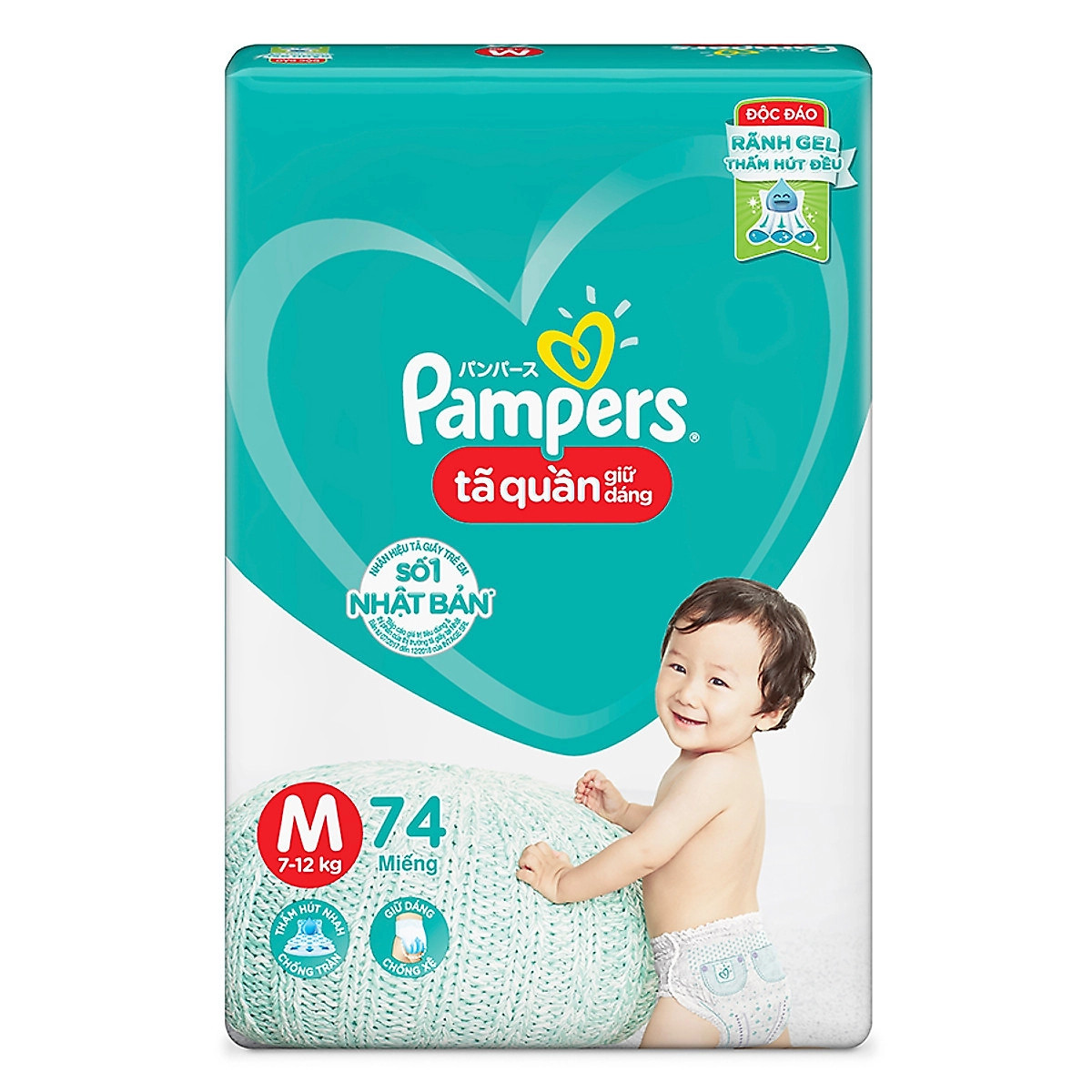 Bé đang tập đi với **tã quần Pampers** giữ dáng, giúp bé vận động dễ dàng.