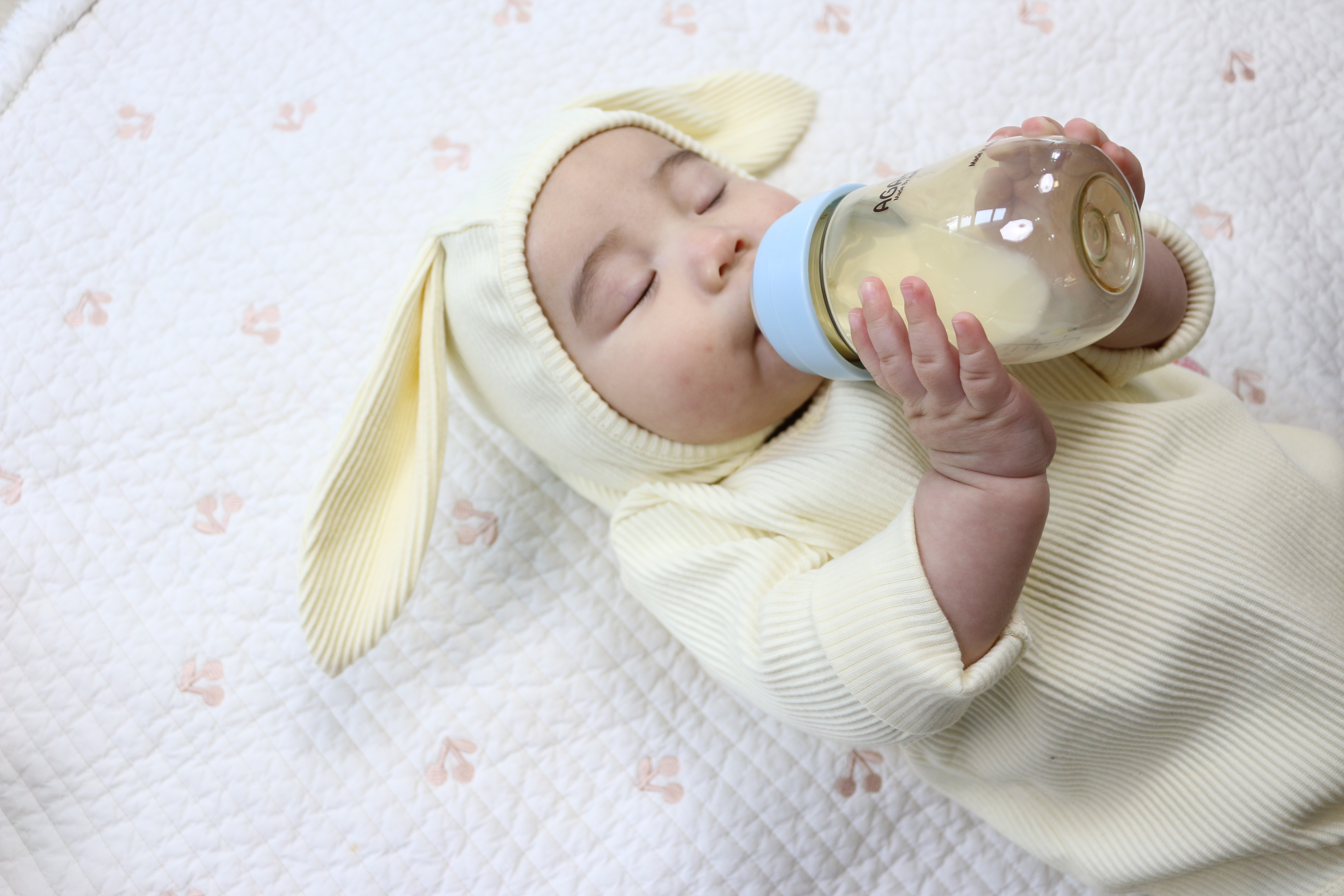 Chọn dung tích bình sữa phù hợp độ tuổi của bé