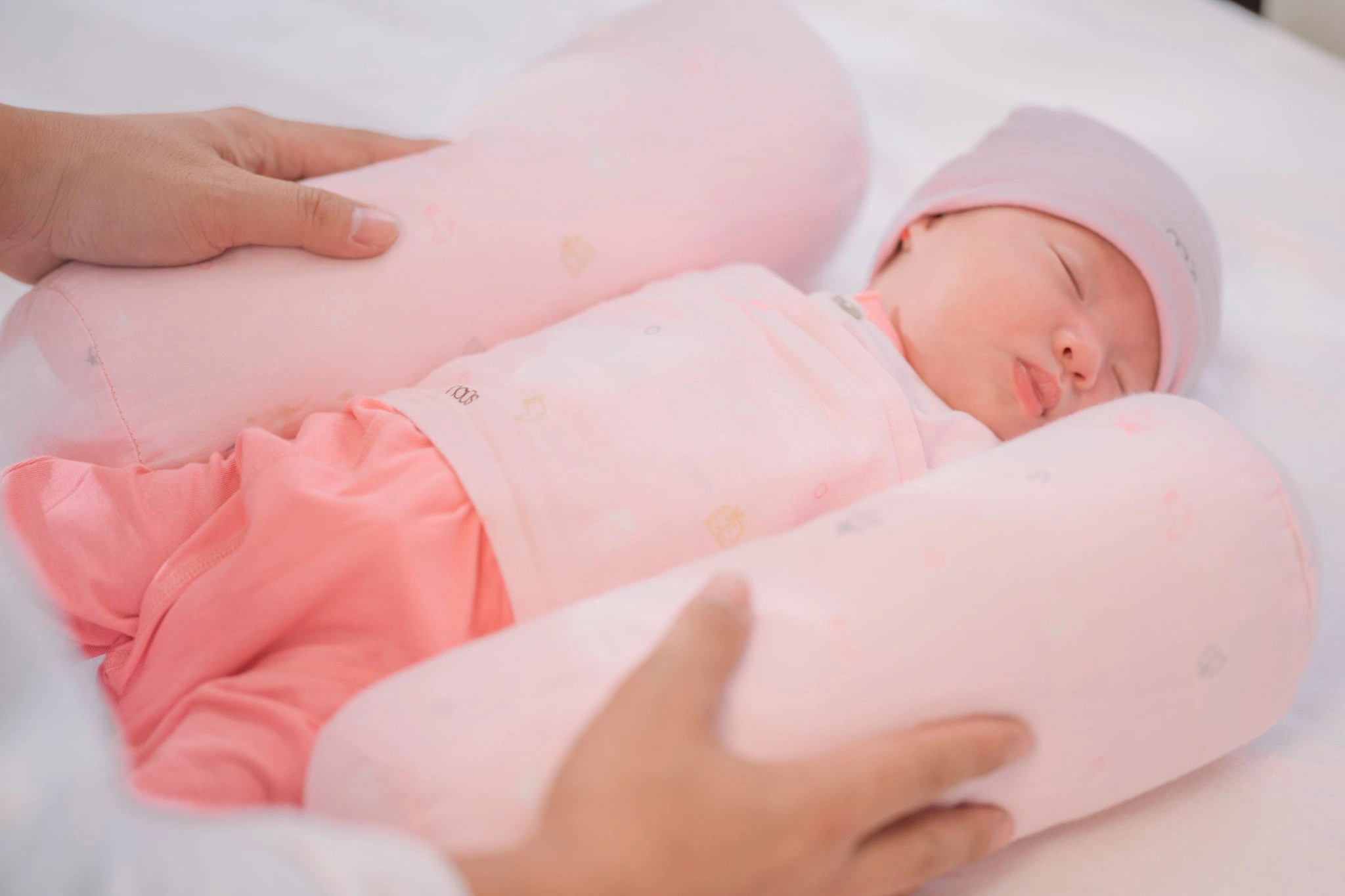 Gối chặn giúp bé cảm thấy an toàn khi ngủ