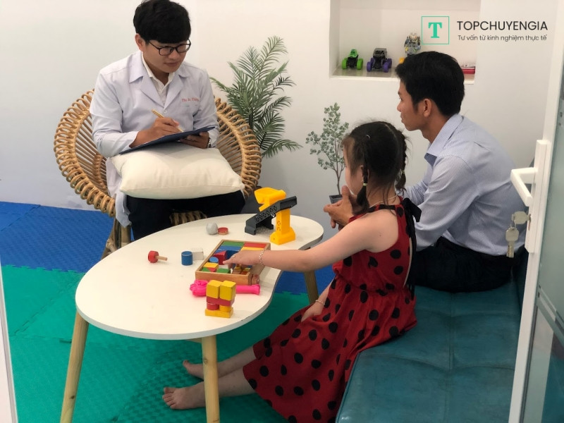 Bác sĩ Trương Quốc Khánh, chuyên gia tâm lý tại Phòng Khám Đa Khoa Quốc Tế Hoàn Mỹ Cần Thơ