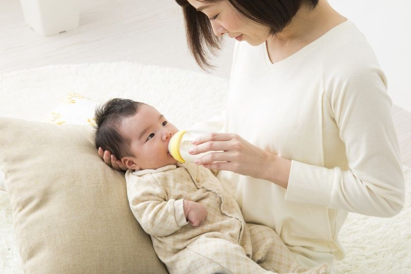 Bảng hướng dẫn lượng sữa uống cho trẻ sơ sinh theo độ tuổi