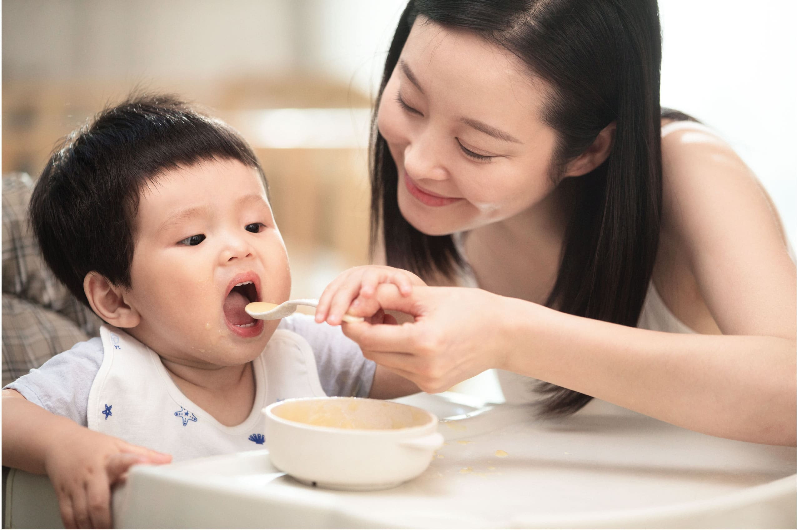 Bé 5 tháng ăn cháo yến mạch dễ tiêu hóa và hấp thụ dưỡng chất