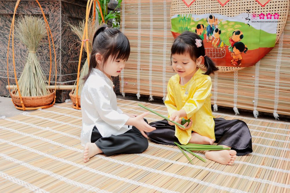 Bé gái với vẻ mặt tươi sáng, thể hiện sự hiện đại và hợp thời của những họ và tên tiếng Anh hay cho nữ