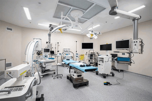 Bên trong Bệnh viện Việt Pháp Hà Nội với trang thiết bị y tế hiện đại và sạch sẽ