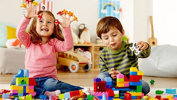 Các trò chơi xếp hình và lắp ráp tại nhà giúp bé phát triển tư duy logic