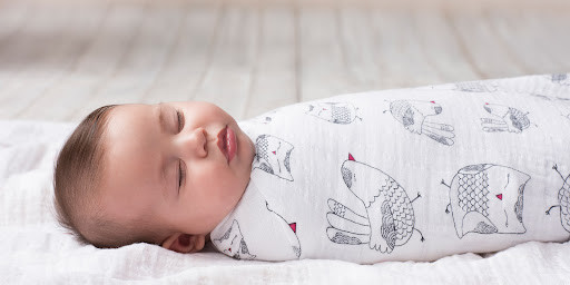 Cách quấn khăn cho bé sơ sinh an toàn từ những ngày đầu