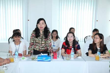 Cán bộ giáo dục tham quan cơ sở vật chất tại trường mầm non Sơn Ca 9