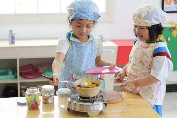 Chương trình giáo dục Montessori dạy trẻ phát triển độc lập và tự chủ, khuyến khích khả năng tự học