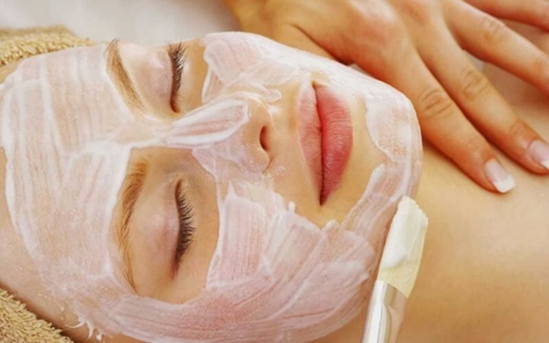 Công thức đắp mặt nạ sữa chua với mật ong tự nhiên