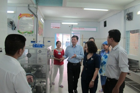 Đại biểu tham dự buổi kiểm tra tại trường mầm non Sơn Ca 9