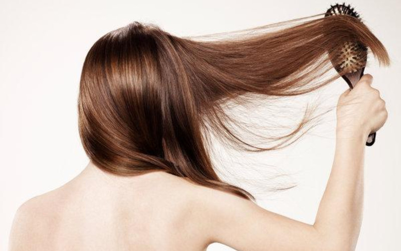 Dầu gội dành cho tóc nhuộm giúp bảo vệ màu và nuôi dưỡng tóc