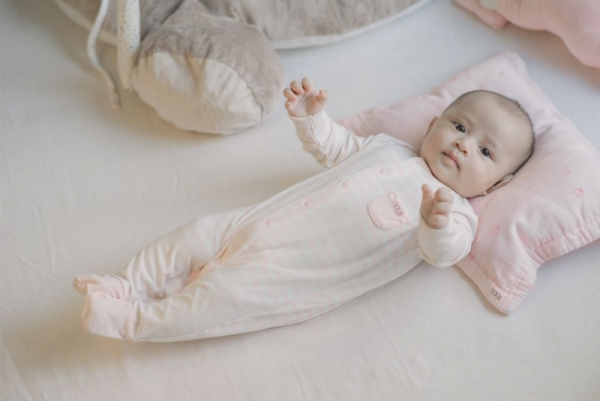 Mùa đông lạnh dễ khiến mẹ mắc sai lầm trong chọn và sử dụng đồ ấm cho trẻ sơ sinh