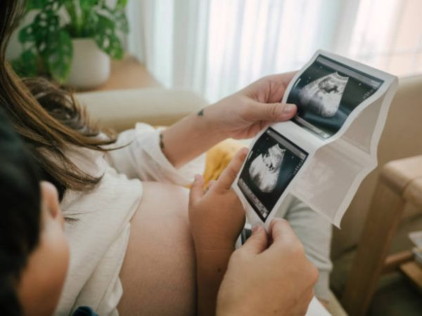 Em bé trong bụng mẹ đang phát triển tích cực ở tháng thứ 6