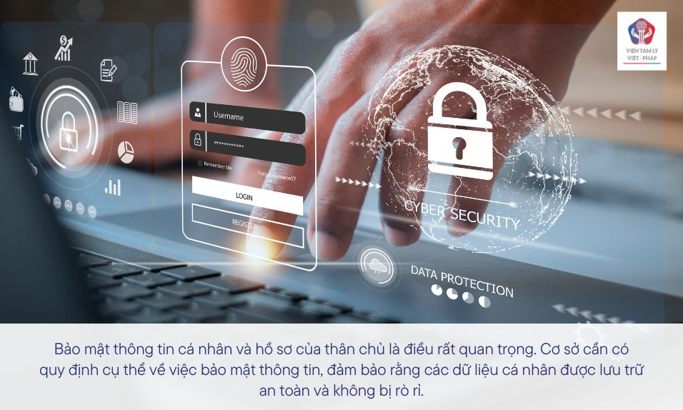 Hình ảnh một chuyên gia tâm lý đang nói chuyện và tư vấn cho một thân chủ