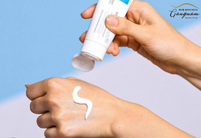 Hướng dẫn sử dụng kem dưỡng B5 La Roche Posay đúng cách cho da dầu nhạy cảm