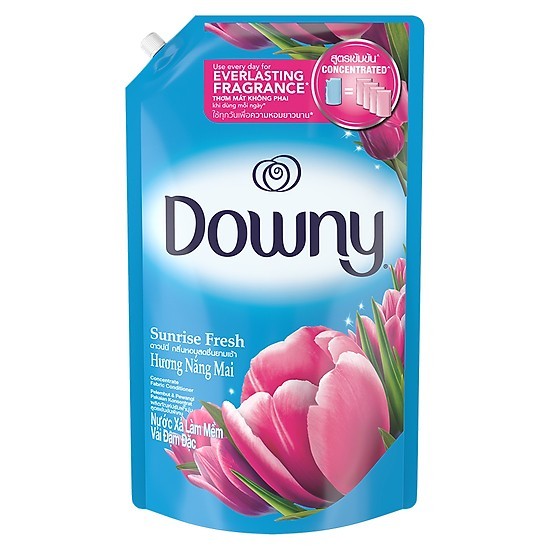 Nước xả vải Downy Hương Nắng Mai, giúp giảm tình trạng sờn vải và mang lại mùi hương dịu nhẹ như nắng, loại bỏ mùi hôi và ẩm mốc thông minh.