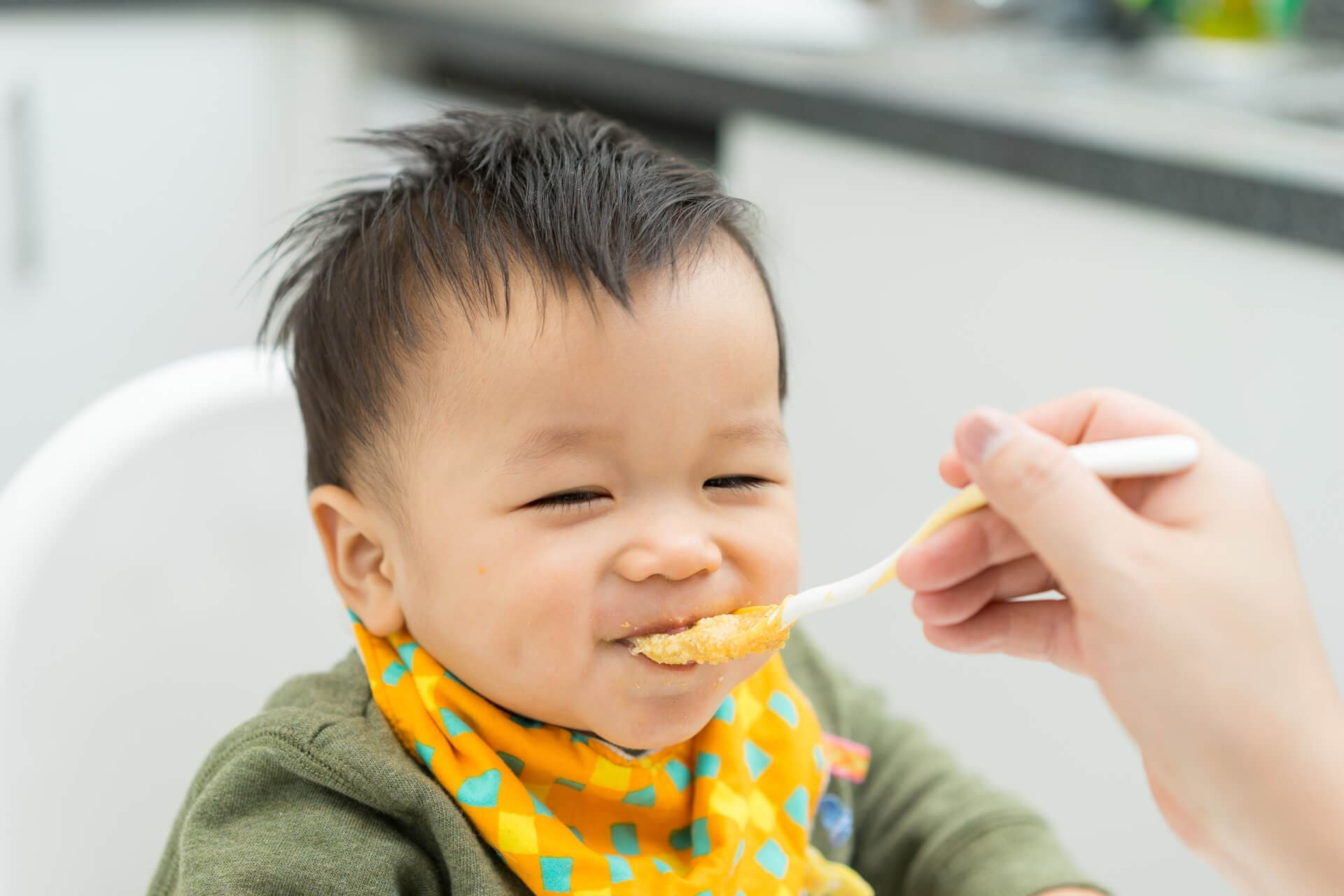 Lưu ý quan trọng khi nấu cháo yến mạch cho bé 5 tháng ăn dặm an toàn