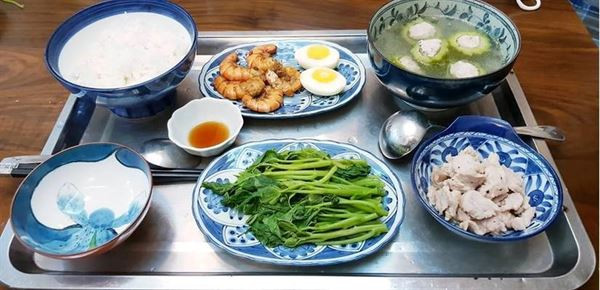 Mâm cơm ở cữ của mẹ bỉm sữa ngày thứ tư
