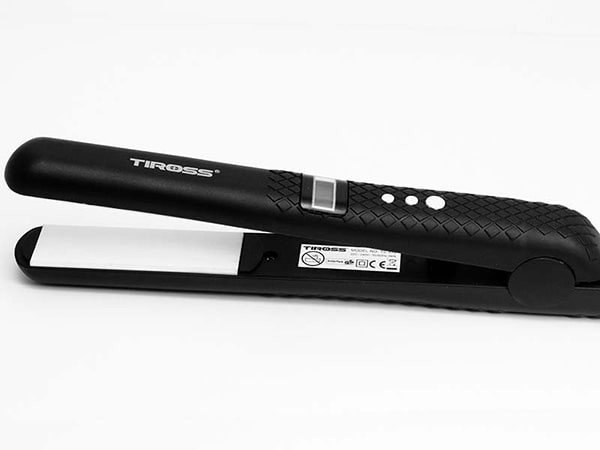 Máy duỗi tóc Tiross TS415 với thiết kế hiện đại, bản kẹp gốm ceramic và màn hình LCD, giúp tạo nhiều kiểu tóc khác nhau một cách nhanh chóng và an toàn.