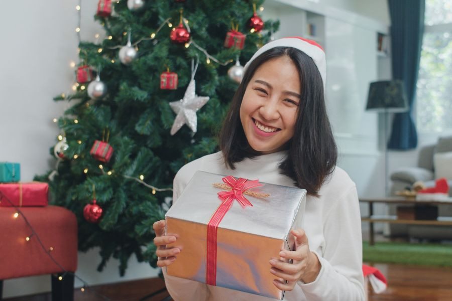 Tặng Quà Giáng Sinh Cho Mẹ: Hướng Dẫn Chi Tiết & Gợi Ý Từ Chuyên Gia