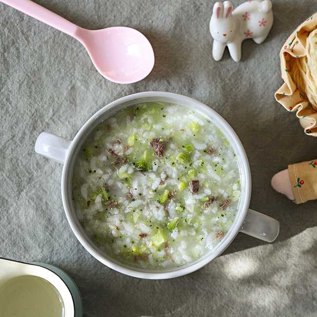 món cháo trứng gà bắp cải thanh mát cho bé ăn dặm