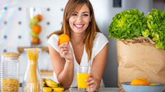 Một ly nước cam tươi nguyên chất, gợi ý cách uống nước cam đúng cách mỗi ngày