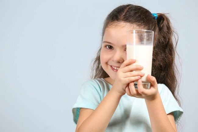 Nguy cơ khi uống sữa tươi nhiều có tốt không cho sức khỏe trẻ