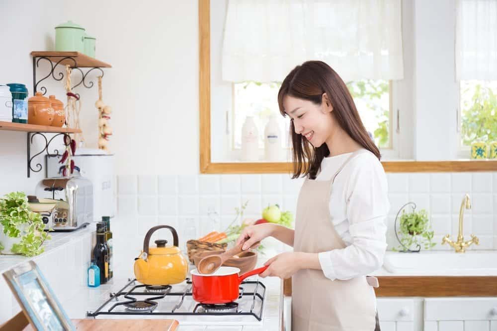 Nguyên liệu và các bước sơ chế nha đam cho món giải khát.