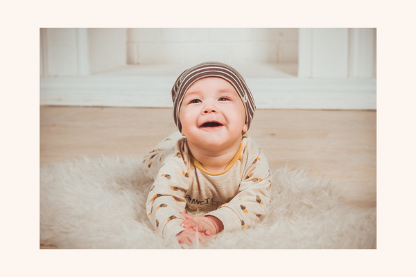 Nụ cười rạng rỡ của bé trai họ Bùi, biểu tượng cho cái tên đẹp mà bố mẹ đã chọn