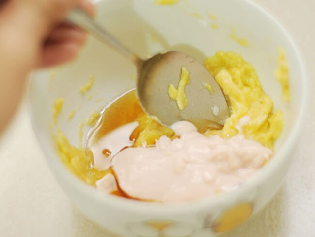 Pha chế mặt nạ sữa chua mật ong dưỡng ẩm cho da khô