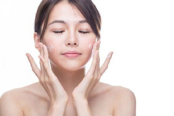Phân biệt sữa rửa mặt không bọt và tạo bọt cho làn da khỏe mạnh