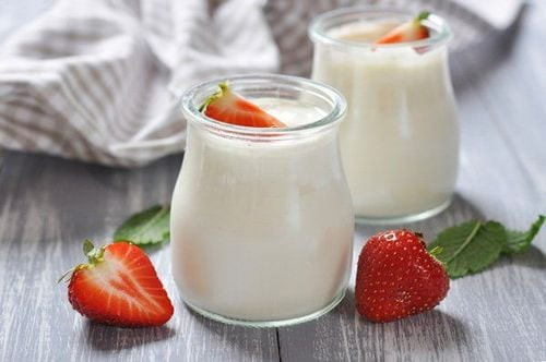 So sánh calo trong sữa chua có đường và không đường, một hộp sữa chua bao nhiêu calo