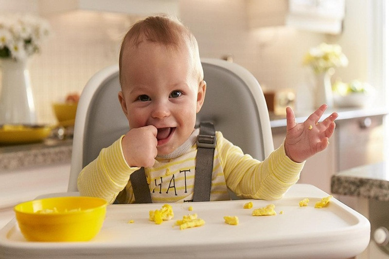 Thời điểm cho bé ăn dặm lần đầu tiên lý tưởng