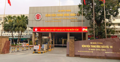 Cổng chính Bệnh viện Trung ương Quân đội 108