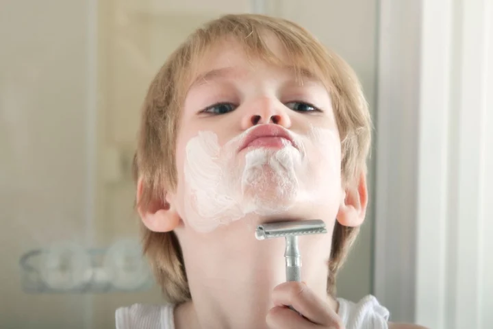 15 Tuổi Có Nên Cạo Râu Không? Giải Đáp Chi Tiết Từ Chuyên Gia