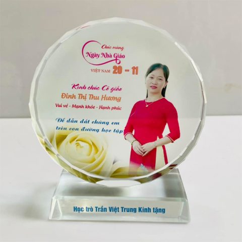 Quà tặng thầy giáo ý nghĩa: Cúp vinh danh