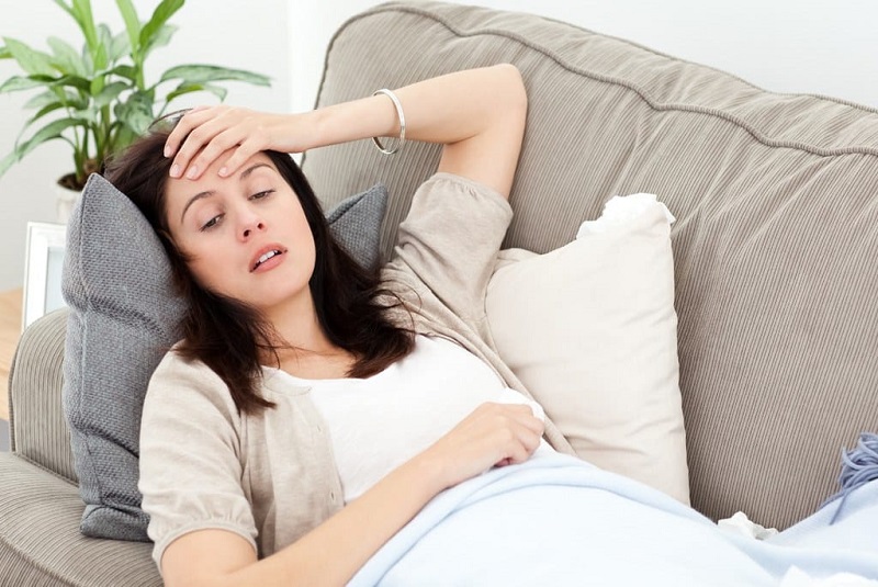 Bà Bầu Đau Đầu Bôi Dầu Gió: Chuyên Gia Cảnh Báo Nguy Cơ Và Giải Pháp