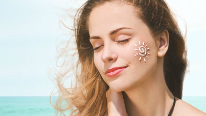 Không được bỏ quên kem dưỡng ẩm cho da kem chống nắng để bảo vệ làn da