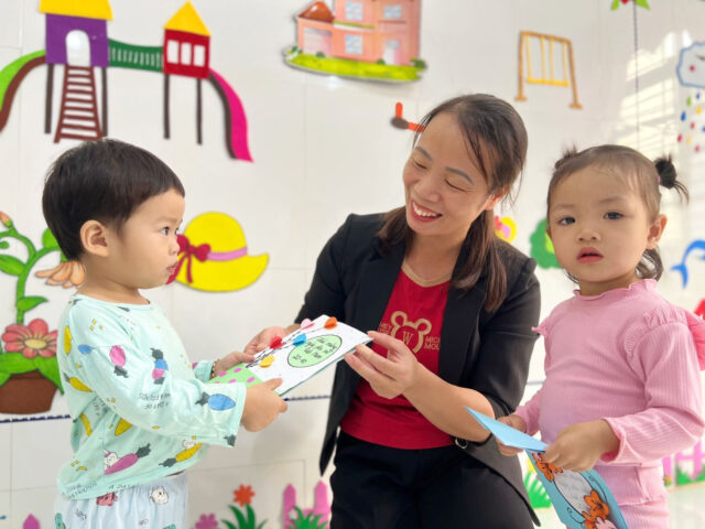 Làm Thiệp Chúc Mừng 20/10: Hướng Dẫn Chi Tiết Và Ý Nghĩa Sâu Sắc