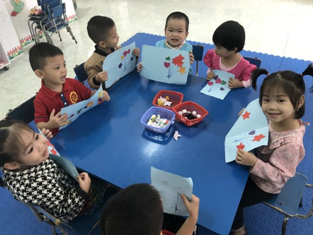 Làm thiệp chúc mừng 20 10: Kết nối yêu thương