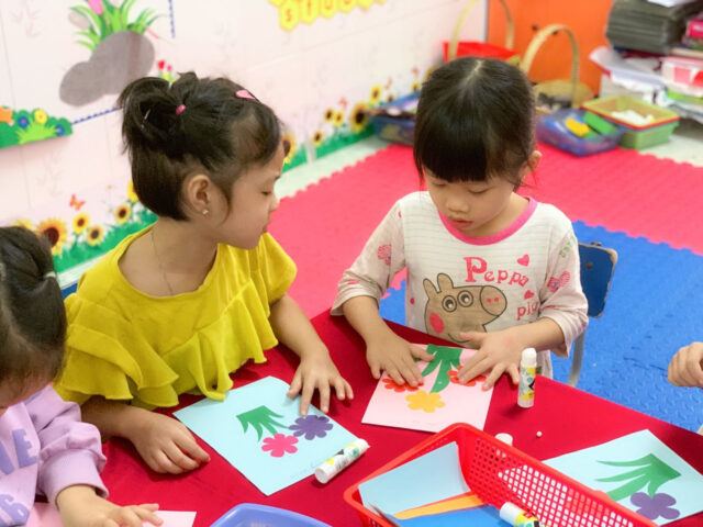 Làm Thiệp Chúc Mừng 20/10: Hướng Dẫn Chi Tiết Và Ý Nghĩa Sâu Sắc