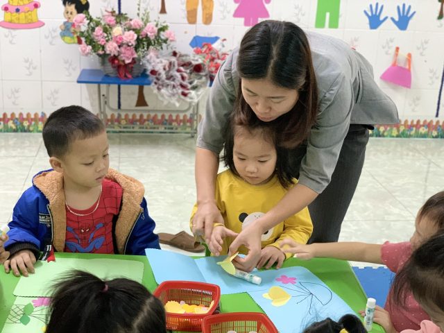 Thiệp chúc mừng 20 10 với các hình vẽ ngộ nghĩnh