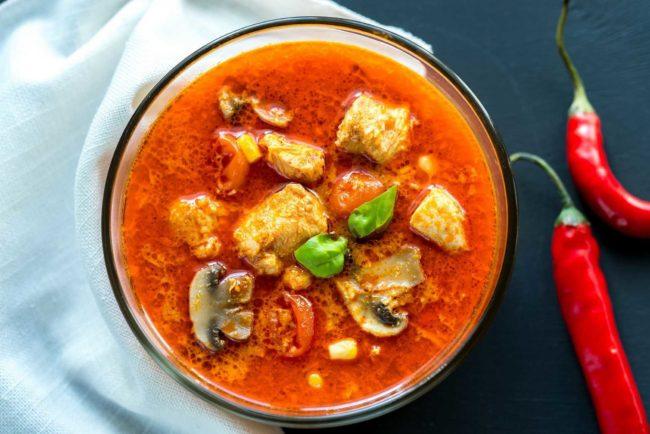 Bà bầu ăn cay được không? Lợi ích và rủi ro cần biết