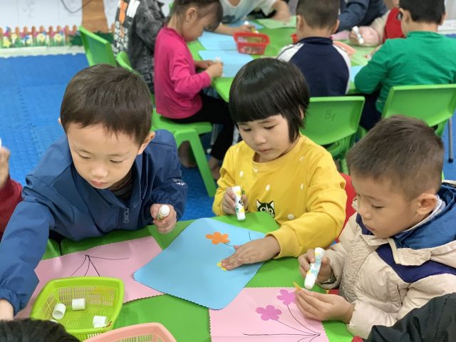 Làm thiệp chúc mừng 20 10: Giáo dục và giải trí