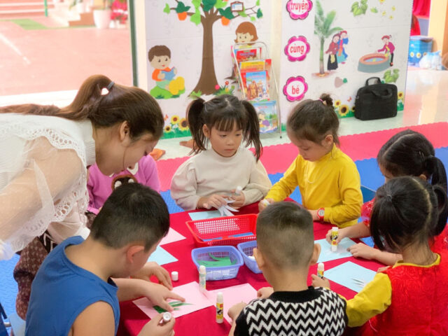 Làm Thiệp Chúc Mừng 20/10: Hướng Dẫn Chi Tiết Và Ý Nghĩa Sâu Sắc