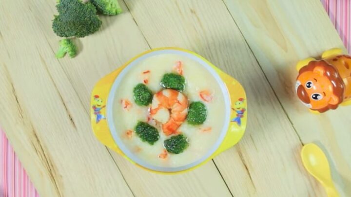 Cháo tôm bông cải phô mai ngon miệng, tôm nấu với gì cho bé