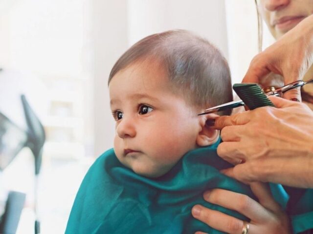 Cắt tóc máu cho trẻ sơ sinh ngày nào tốt nhất