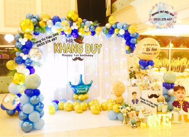 Trang trí thôi nôi cho bé trai Khang Duy tại nhà hàng với chủ đề mạnh mẽ