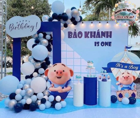Mẫu setup trang trí thôi nôi bé trai tại nhà với phụ kiện đa dạng